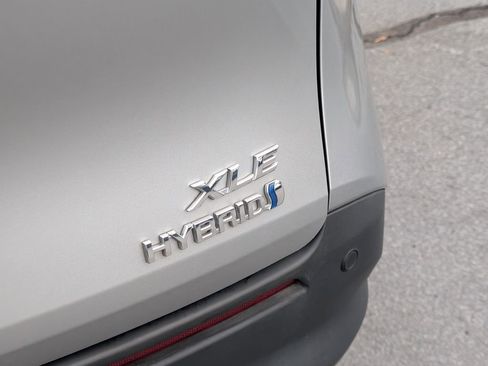 Used 2024 Toyota Sienna XLE image 8