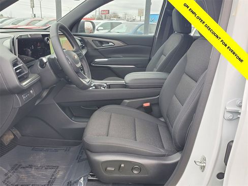 New 2025 Chevrolet Traverse LT w/ Driver Confidence Package image 11