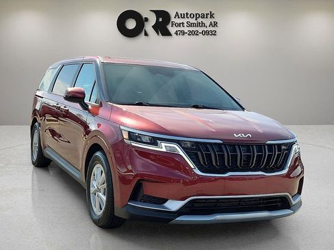 Used 2024 Kia Carnival LX image 1