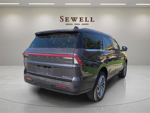 New 2025 Lincoln Navigator Reserve image 4