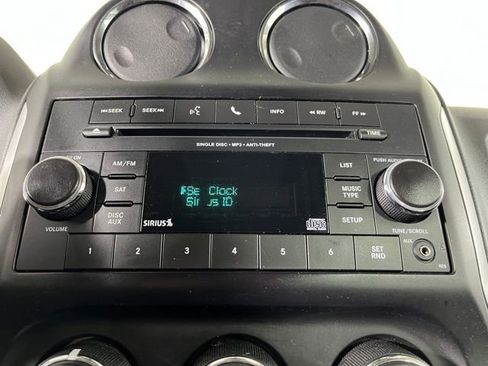 Used 2017 Jeep Compass Latitude AWD/4WD image 22