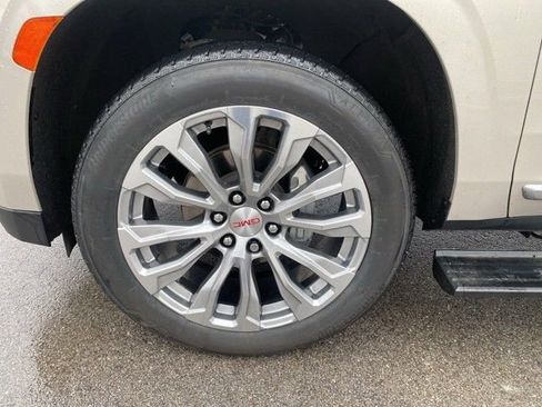 Used 2021 GMC Yukon Denali w/ Denali Premium Package image 8