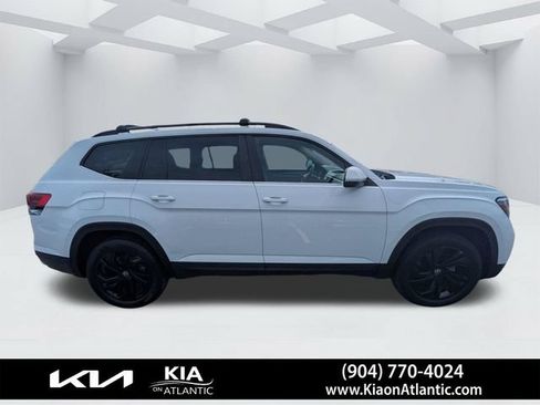 Used 2022 Volkswagen Atlas SE FWD image 2