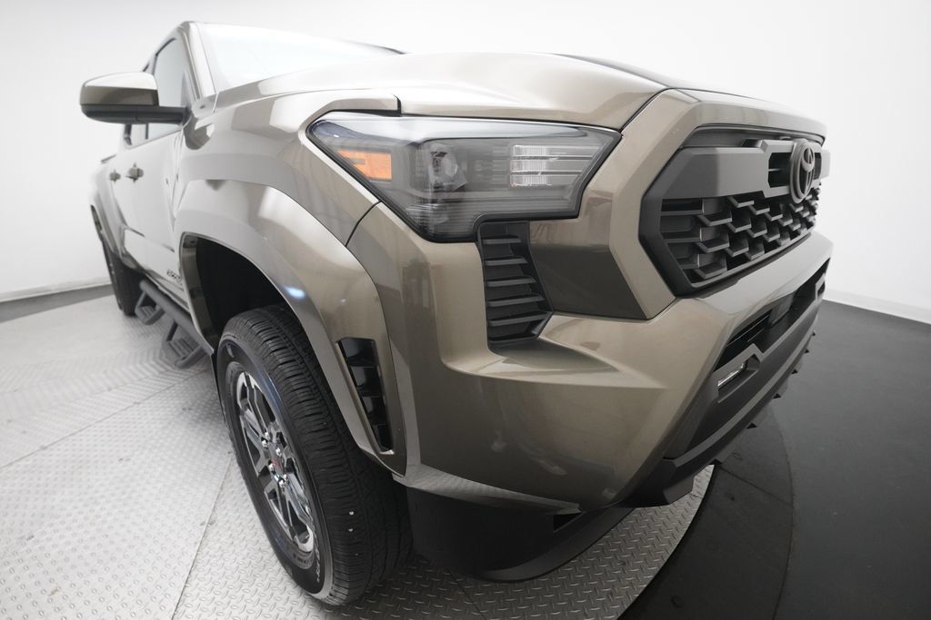 Used 2025 Toyota Tacoma TRD Sport AWD/4WD image 22