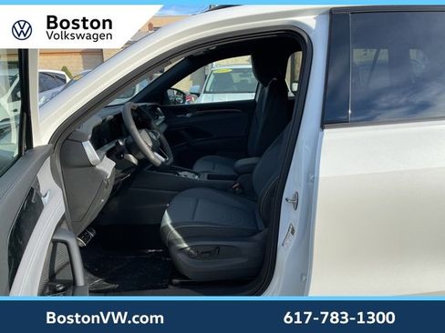 New 2026 Volkswagen Tiguan SE R-Line image 9