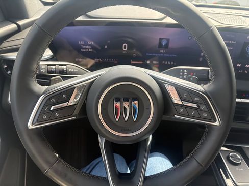 Used 2025 Buick Enclave Preferred image 9