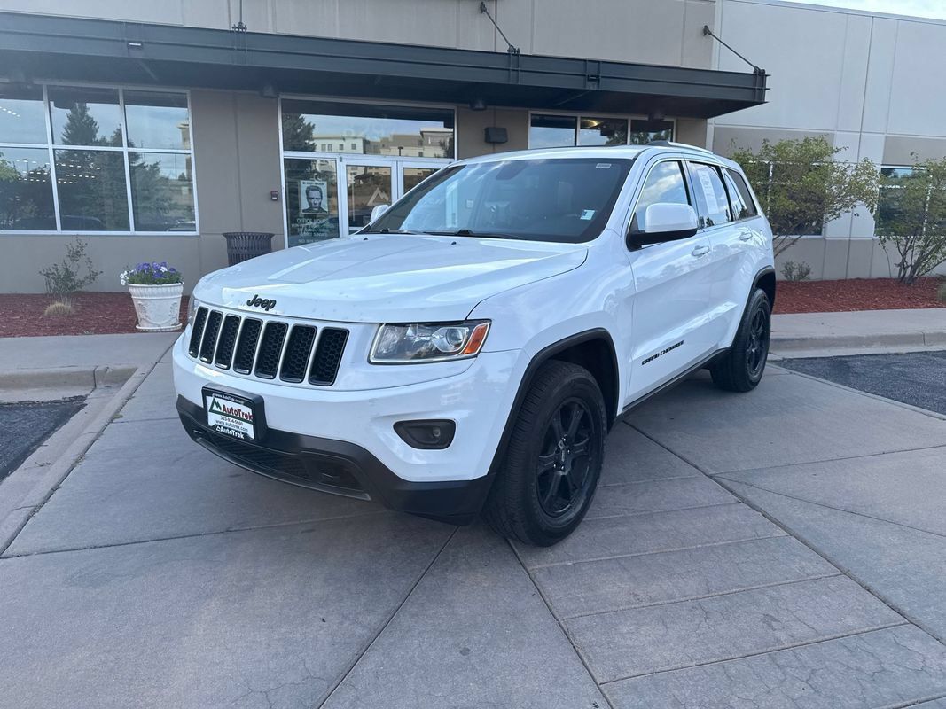 Used 2014 Jeep Grand Cherokee Laredo w/ Security & Convenience Group AWD/4WD image 2
