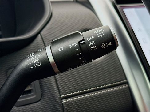 Used 2023 Land Rover Discovery Metropolitan Edition AWD/4WD image 6