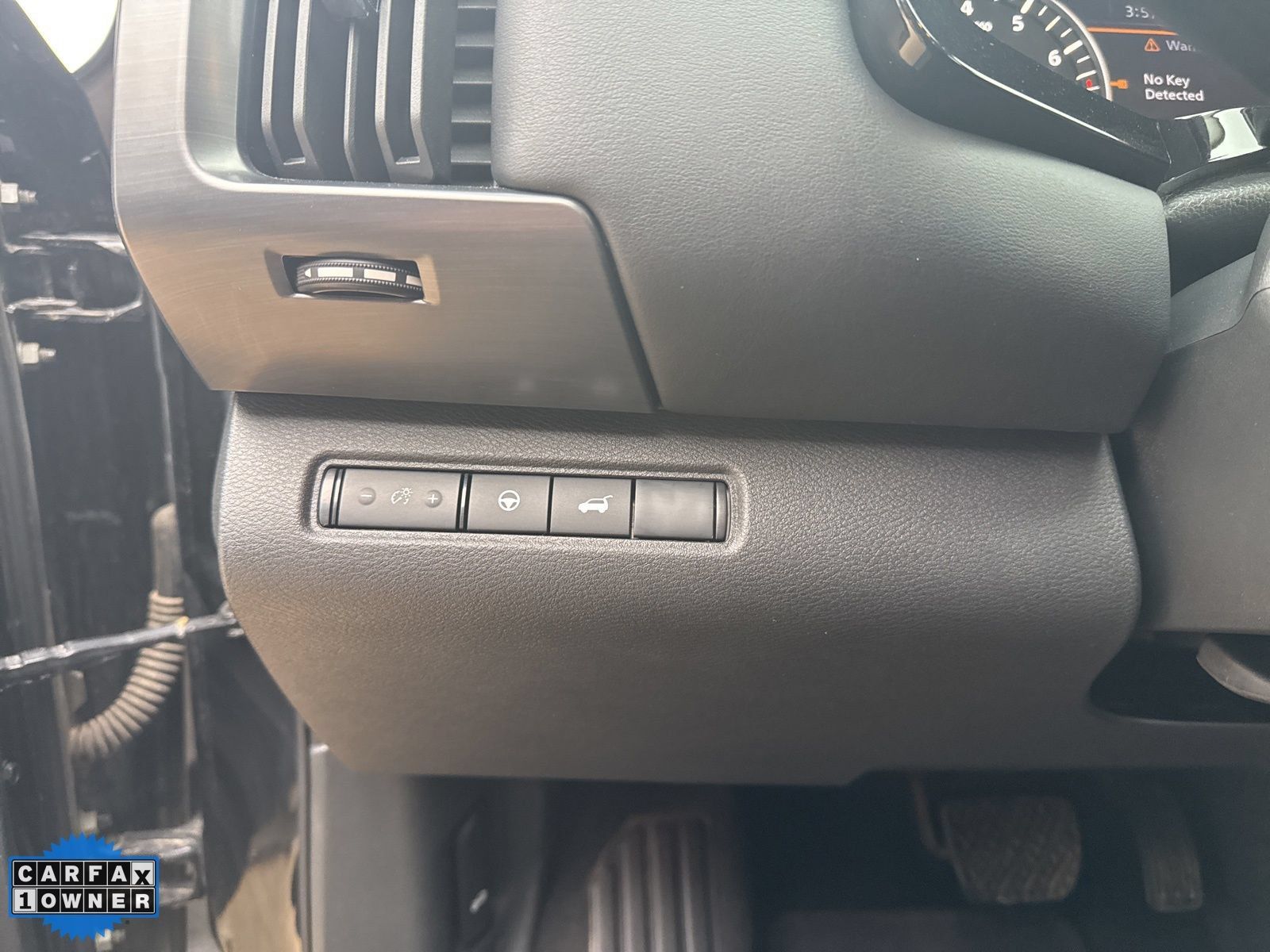 Used 2025 Nissan Pathfinder SL AWD/4WD image 14