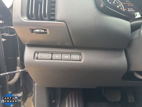 Used 2025 Nissan Pathfinder SL AWD/4WD image 14