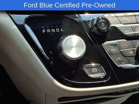 Used 2023 Chrysler Pacifica Touring-L FWD image 15