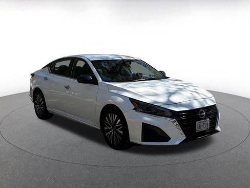 Used 2025 Nissan Altima 2.5 SV image 1