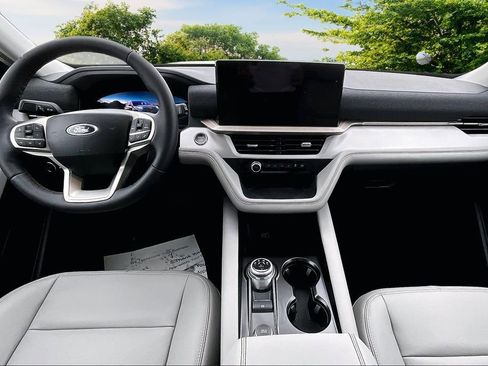 New 2026 Ford Explorer Active w/ Active Comfort Package image 5