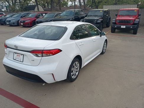 Used 2025 Toyota Corolla LE image 9