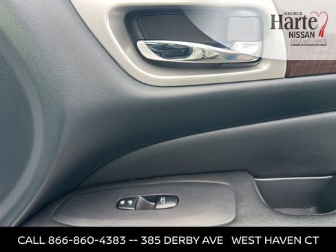 Used 2015 Nissan Pathfinder Platinum w/ Family Entertainment Package image 40
