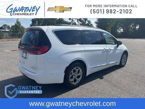 Used 2023 Chrysler Pacifica Limited image 5