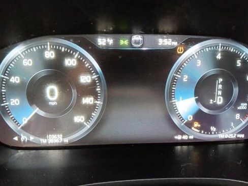 Used 2021 Volvo XC60 T5 Momentum image 31