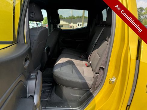 Used 2024 Chevrolet Colorado Trail Boss w/ Technology Package AWD/4WD image 32
