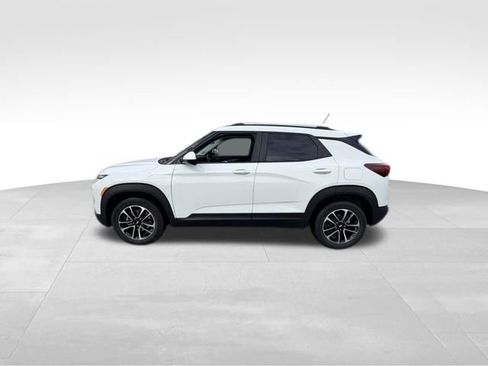 Used 2025 Chevrolet TrailBlazer LT w/ Convenience Package image 3