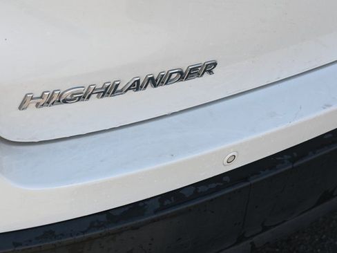 Used 2015 Toyota Highlander Limited image 10