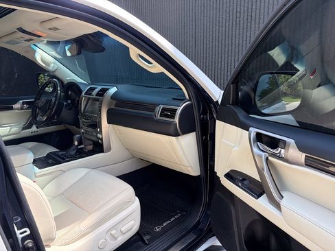 Used 2021 Lexus GX 460 Luxury w/ Sport Design Package AWD/4WD image 26