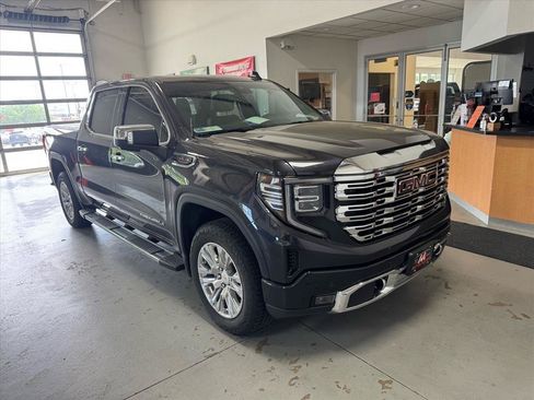 Certified 2024 GMC Sierra 1500 Denali w/ Technology Package AWD/4WD image 3