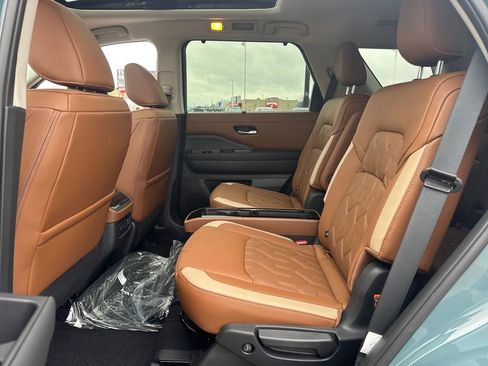 New 2026 Nissan Pathfinder Platinum image 13