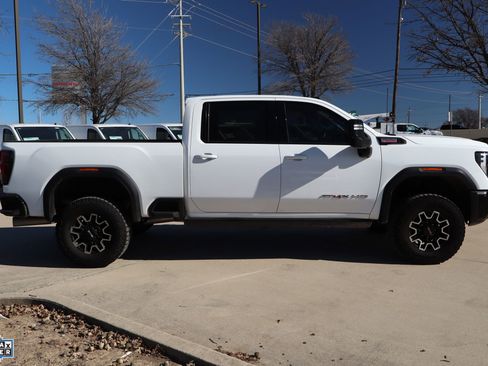 Used 2024 GMC Sierra 2500 AT4X image 2