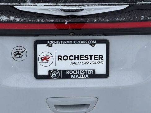 Used 2024 Chrysler Pacifica Touring-L image 40