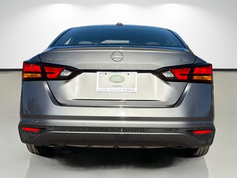 Used 2024 Nissan Altima 2.5 SV image 11