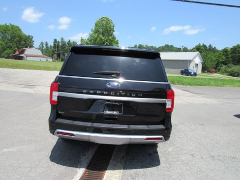Used 2024 Ford Expedition XLT AWD/4WD image 7