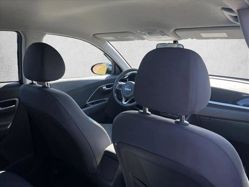 Used 2022 Kia Niro LX image 22