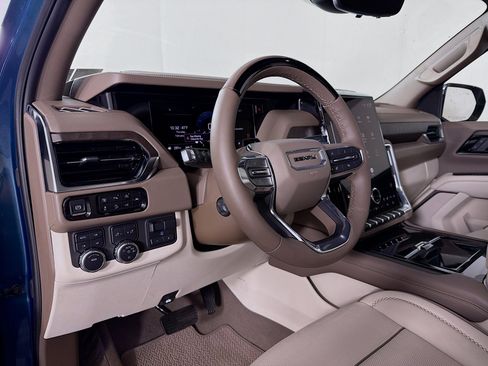 Used 2025 GMC Yukon Denali w/ Denali Reserve Package image 10