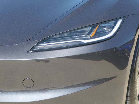 Used 2025 Tesla Model 3 Long Range image 8