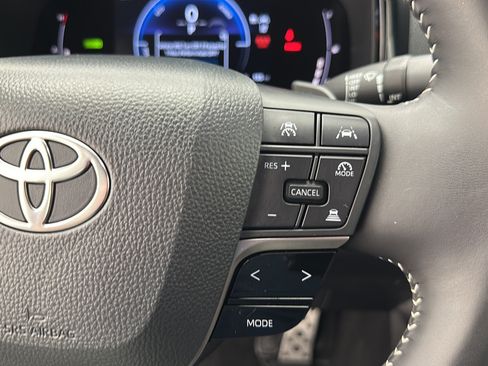 Used 2026 Toyota Camry SE FWD image 18