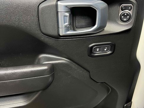 Used 2023 Jeep Wrangler Sport AWD/4WD image 31