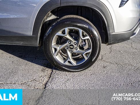 Used 2025 Chevrolet Trax LT w/ LT Convenience Package image 16