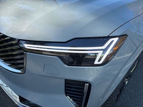 New 2026 Volvo XC90 B6 Plus w/ Protection Package Premier AWD/4WD image 11