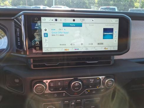 New 2025 Jeep Gladiator Sport image 15