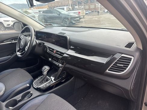 Used 2024 Kia Seltos S image 11