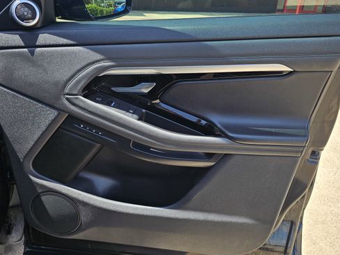 Used 2020 Land Rover Range Rover Evoque R-Dynamic SE image 33