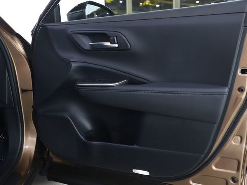 Used 2023 Toyota Crown Platinum image 9