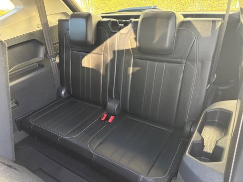 Used 2022 Volkswagen Tiguan SE image 14