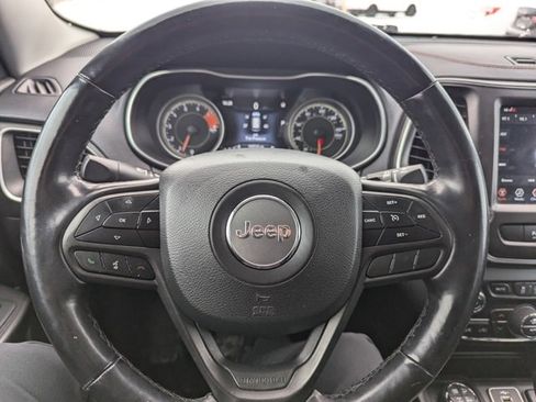 Used 2021 Jeep Cherokee Trailhawk image 12