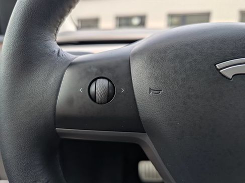 Used 2023 Tesla Model Y Performance AWD/4WD image 15