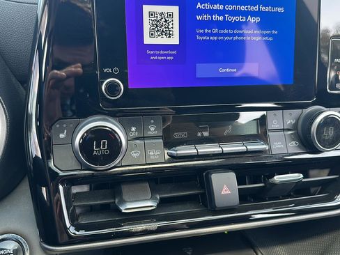 Used 2023 Toyota Highlander XLE image 23