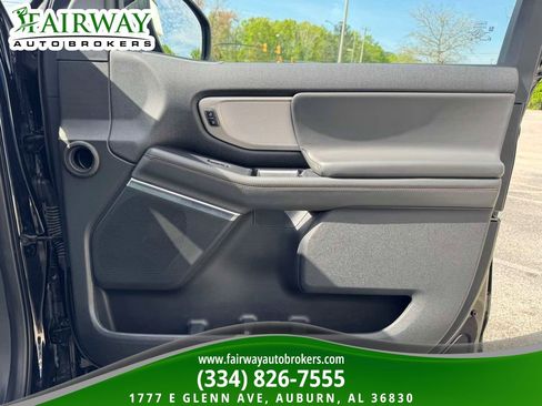 Used 2025 Ford Expedition Active image 32