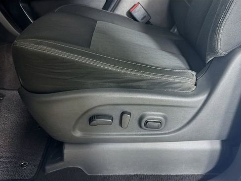 Used 2018 Nissan Titan SV w/ SV Convenience Package image 22