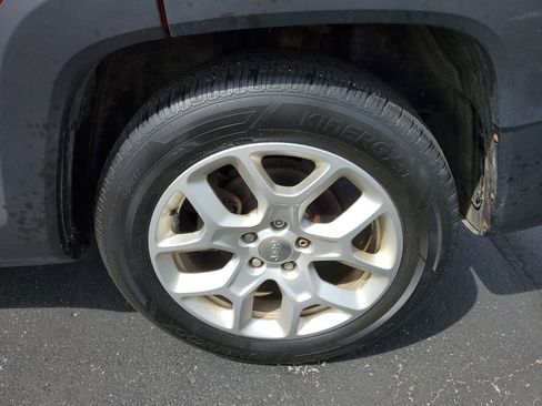 Used 2018 Jeep Renegade Latitude w/ Popular Equipment Group FWD image 31