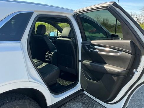 Used 2021 Cadillac XT5 Premium Luxury image 18